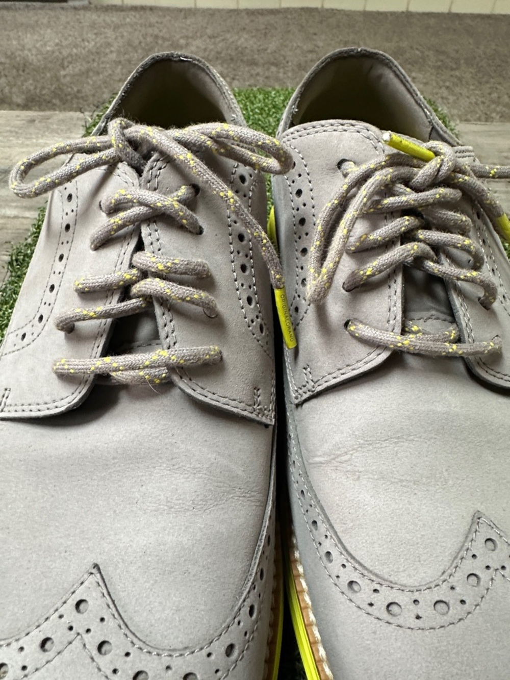 Men's Gray Wingtip Oxford Golf Shoes - Picture 3 of 5